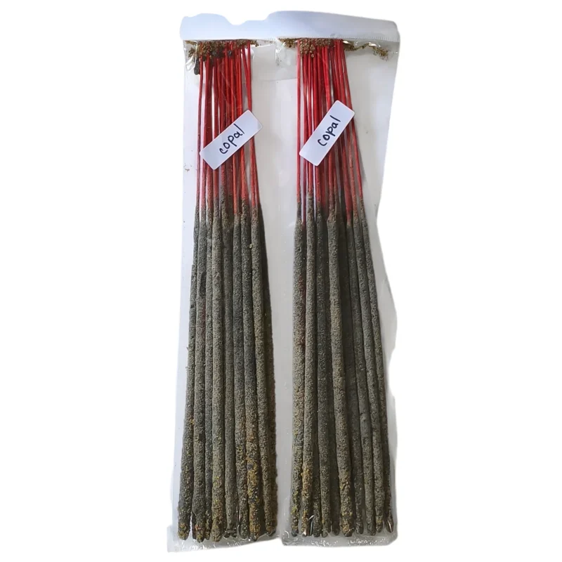 Combo de dos paquetes de incienso de copal natural de 40 varitas sobre un fondo limpio.