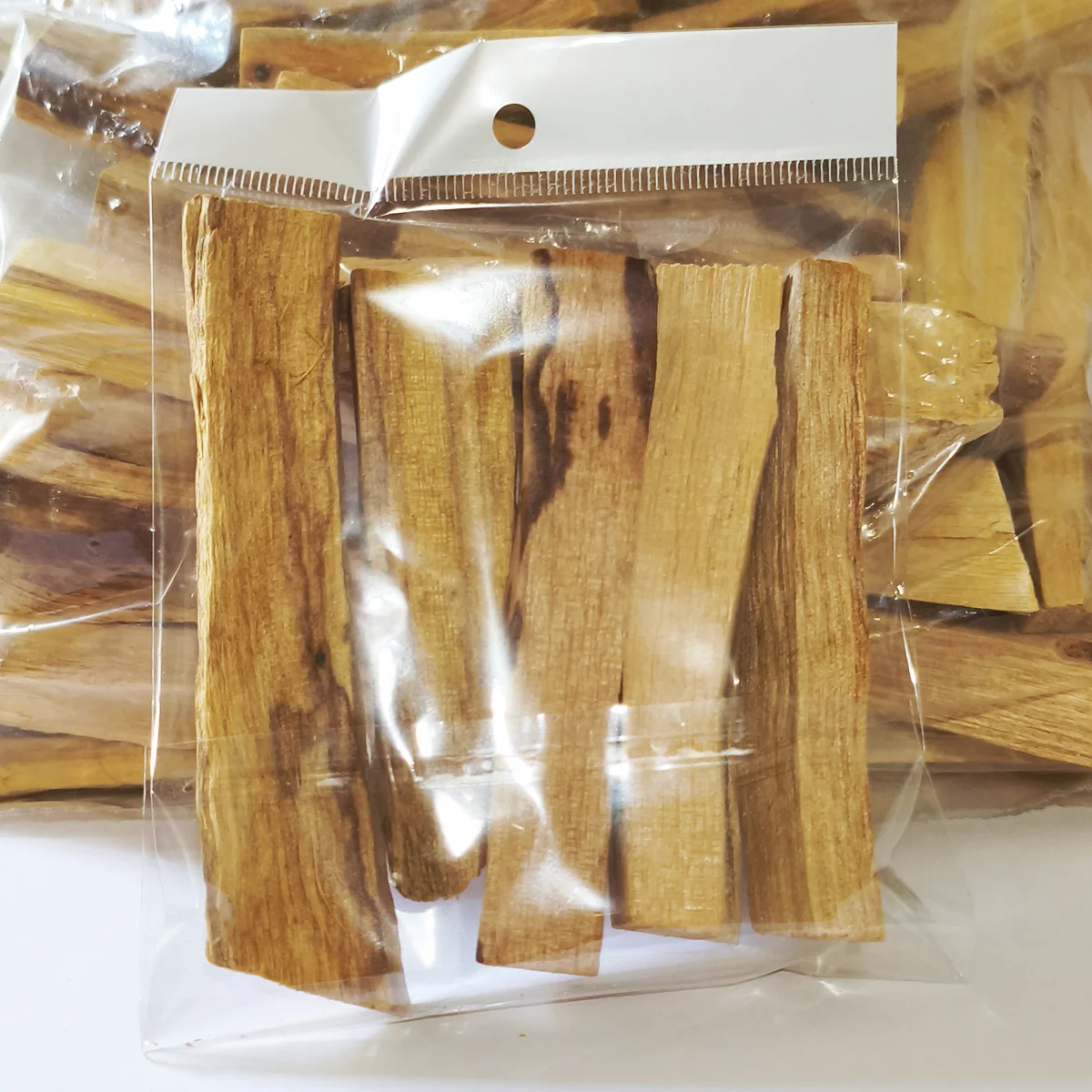 Paquete de madera de palo santo de Perú para rituales de purificación.