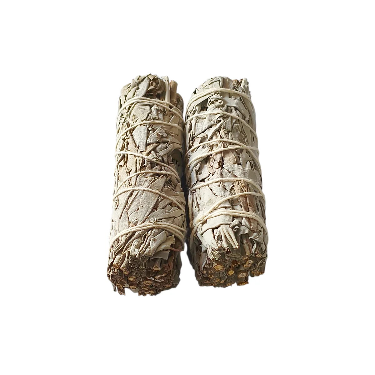 Paquete de salvia blanca sahumerio de 2 piezas sobre fondo blanco para limpieza energetica.